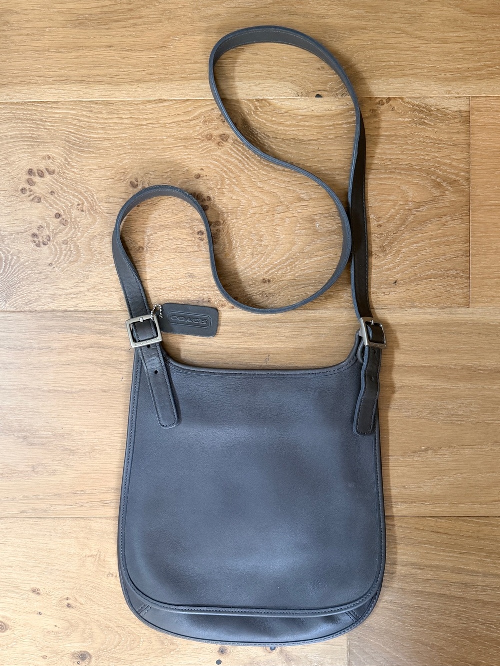 VTG Coach Hippie Flap Bag 90s Leather Slim Crossbody Saddlebag 9135 Equestrian
